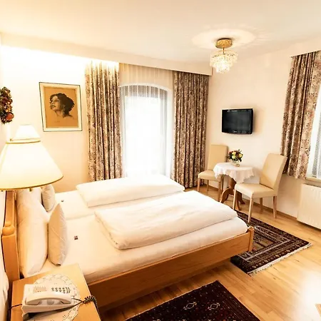 Helga Hotel